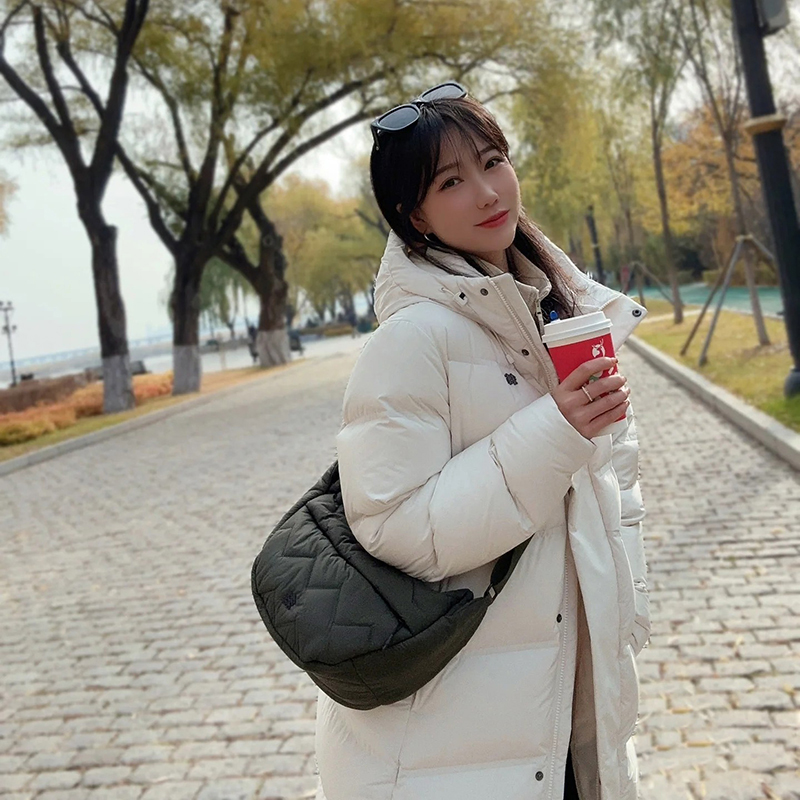 Wholesale large capacity autumn and winter trendy cotton shoulder crossbody bag, diamond grid dumpling bag, casual student bag