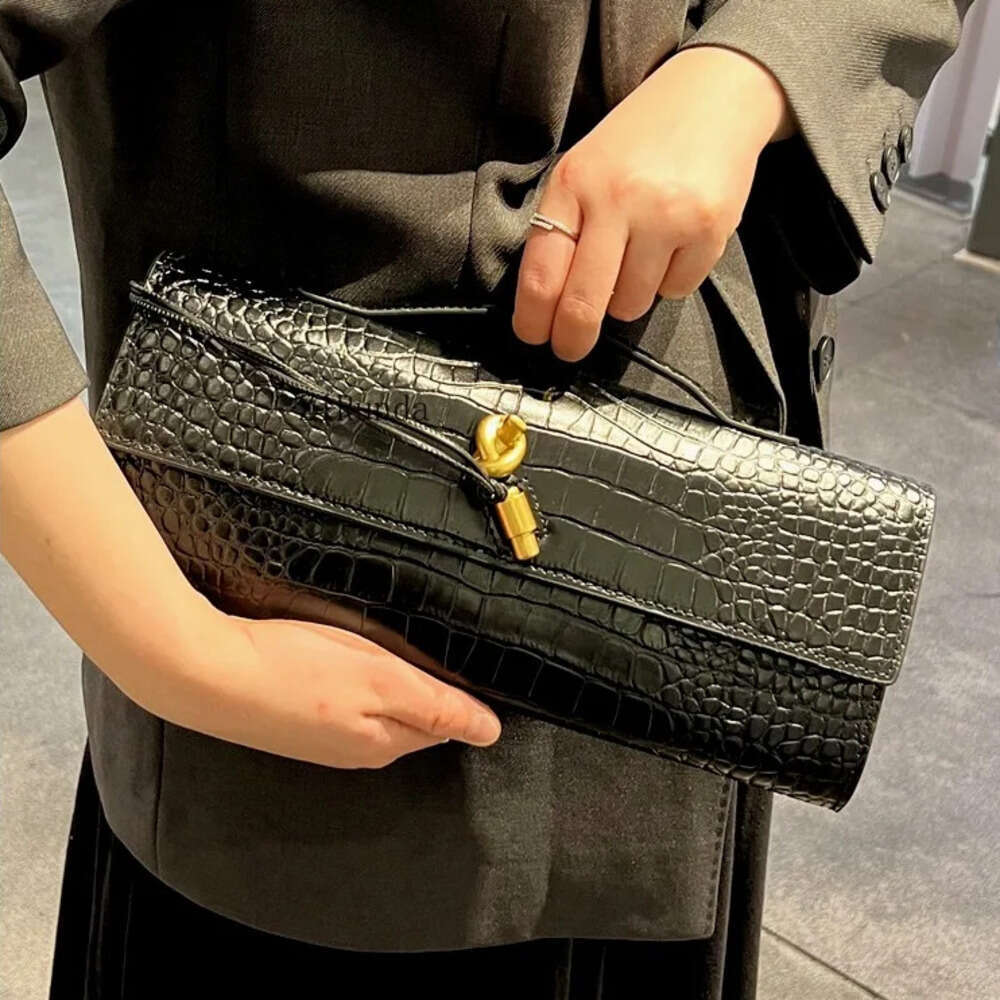 Women's handbag, underarm bag, high-end shoulder messenger bag.