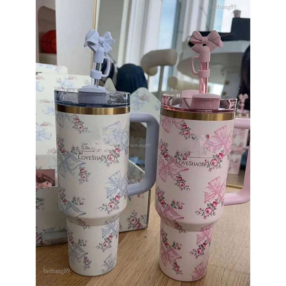 US Stock Rosa Beaux Pink Wicked 40Oz Bow Cap LOVE SHACK FANCY Cups Rose Blue Magnolia Lilac Ral Stainless Steel Tumblers With Silicone Handle Lid Stra