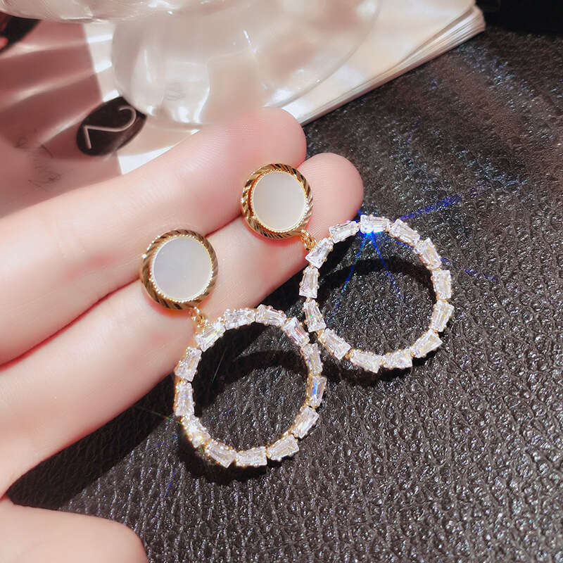 2025 New Trendy Korean Style Circle Internet Celebrity Fashion Earclips No Earholes Exaggerated Sier Needle Earrings