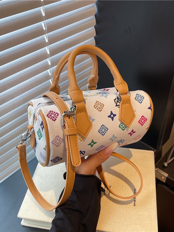 hot Free delivery designer bag Fashionable and comfortable handbag simple and personalized handbag