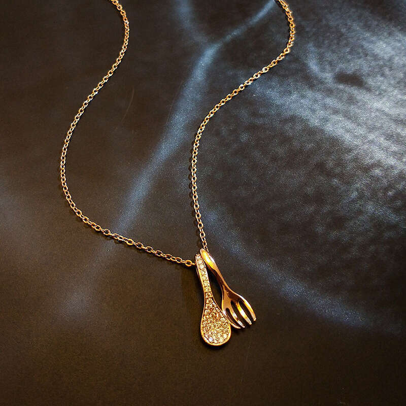 Light urious temperament that can be eaten is a blessing necklace for women's fashion, niche design, internet celebrity collarbone chain, ins, si