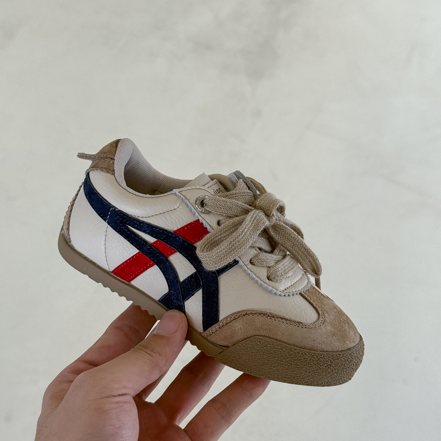 Free shipping for kids designer shoes running shoes black blue red Fashionable lightweight mesh breathable sports shoes