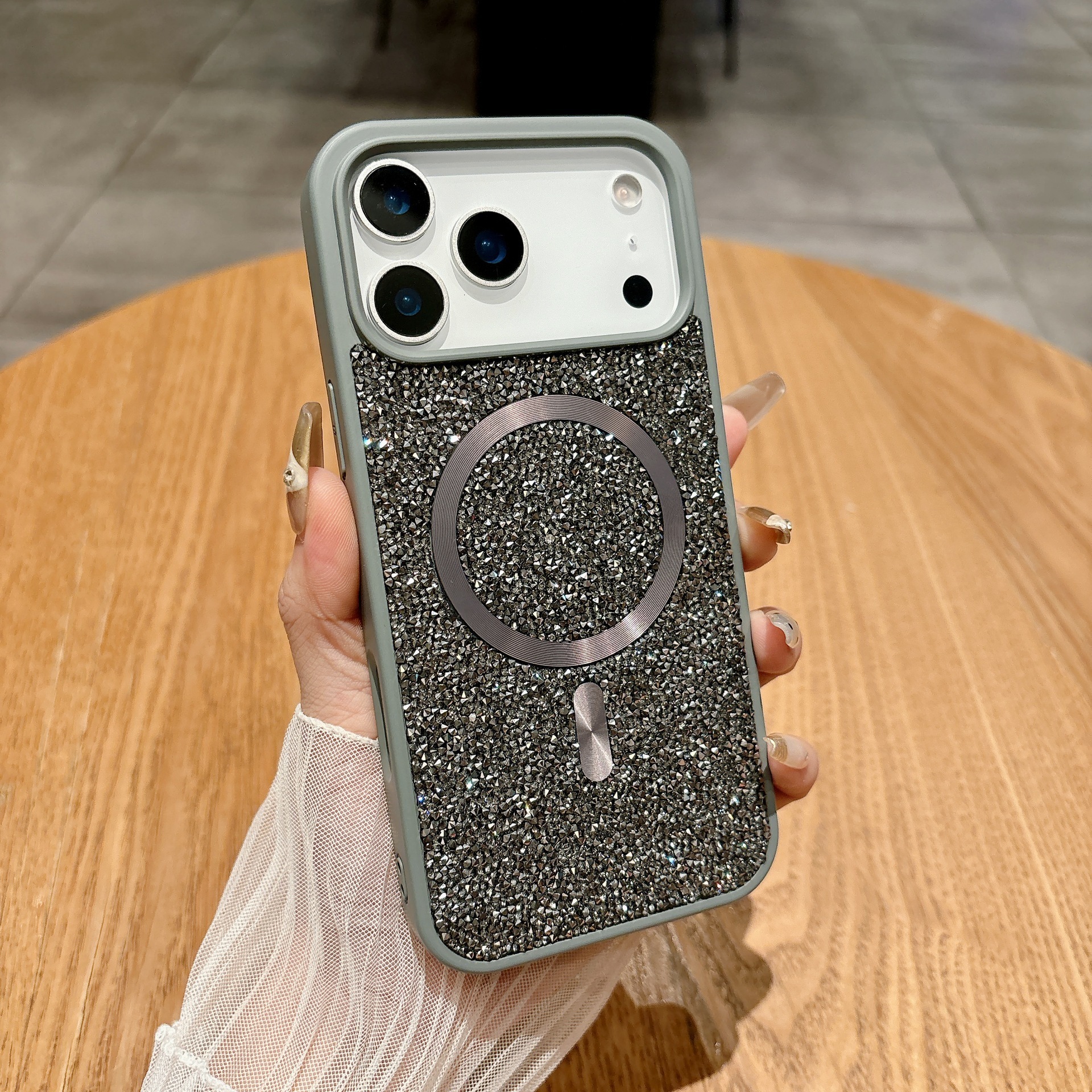 Luxurious Glitter Diamond Magnetic iPhone 17 Pro Max Case Compatible with Apple 16 Pro High-end Feel 15/14 Hard