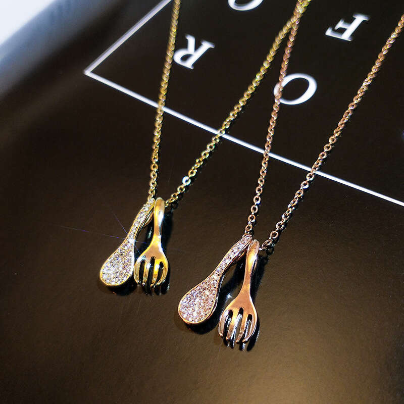 Light urious temperament that can be eaten is a blessing necklace for women's fashion, niche design, internet celebrity collarbone chain, ins, si