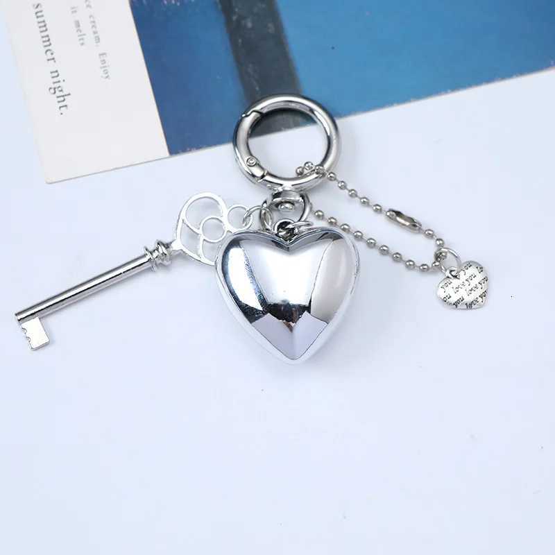 Light Luxury Simple Couple Style Love Car Keychain Handbag Pendant AccessoriesT251127