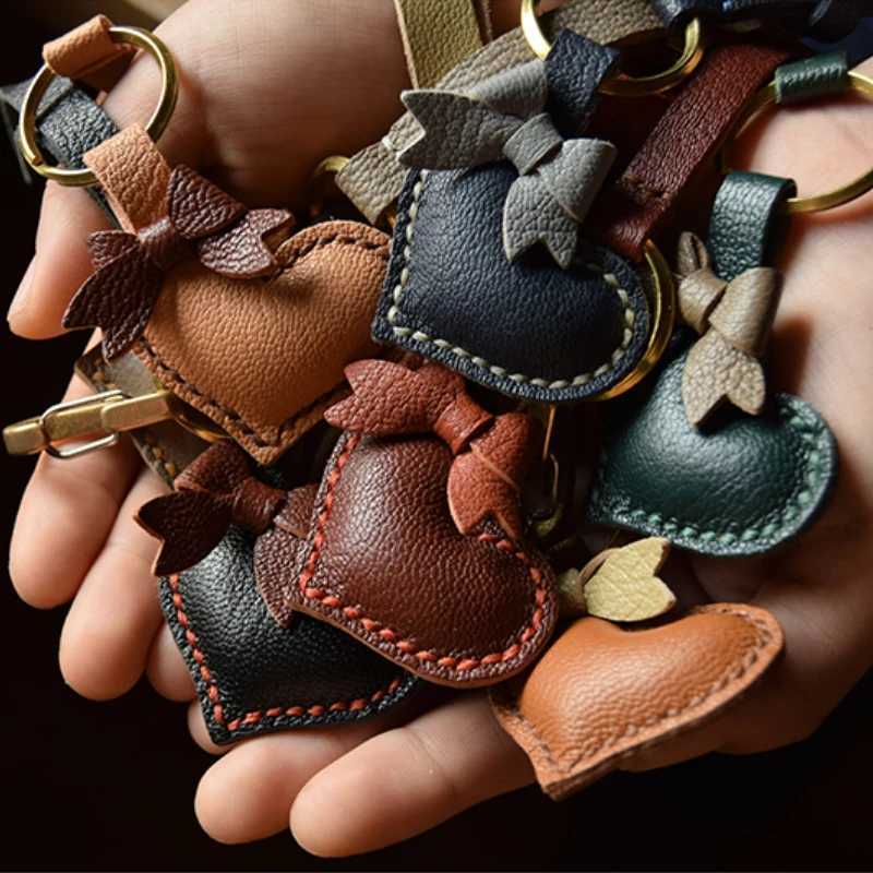 Unique Handmade Leather Keychains Alran Leather Peach Heart Bag Charm Keychain for Women Creative Gift Birthday GiftT251127