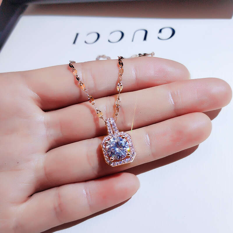 Long style personalized for women, Korean version, internet famous collarbone chain, 2025 new trend, simple and versatile zircon pendant necklace