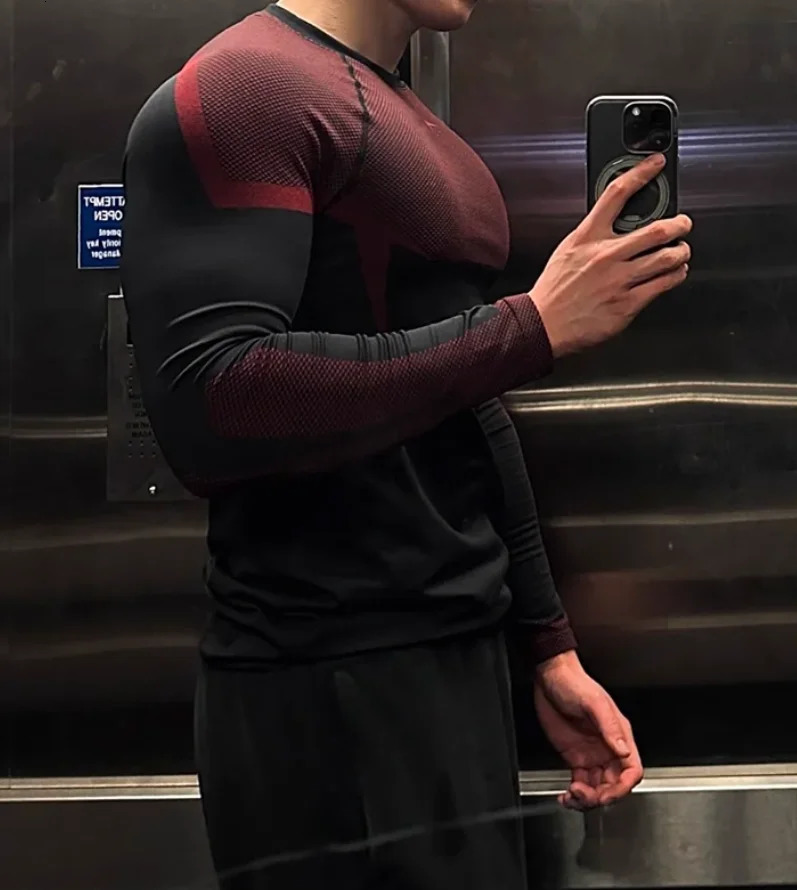 Fitness mens long sleeved elastic slim fit fitness T-shirt suitable for exercise and fitness round neck long sleeved shirt 251126