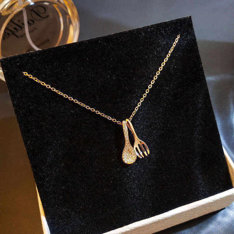Light urious temperament that can be eaten is a blessing necklace for women's fashion, niche design, internet celebrity collarbone chain, ins, si