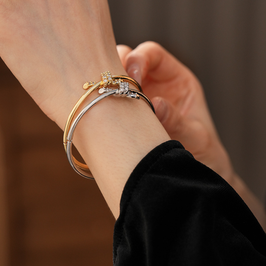 European And American Metallic Zircon Knot Geometric Buckle Bracelet Fashionable And Simple Temperament Niche And High End Handmade Accessories For Wo