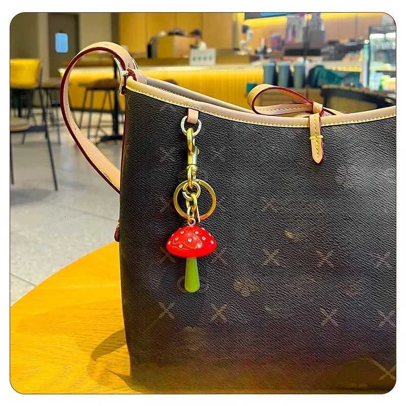 Light Luxury Cute Little Mushroom Car Keychain Niche Fashion Bag Pendant Exquisite Gift Creative Hanging DecorationT251127