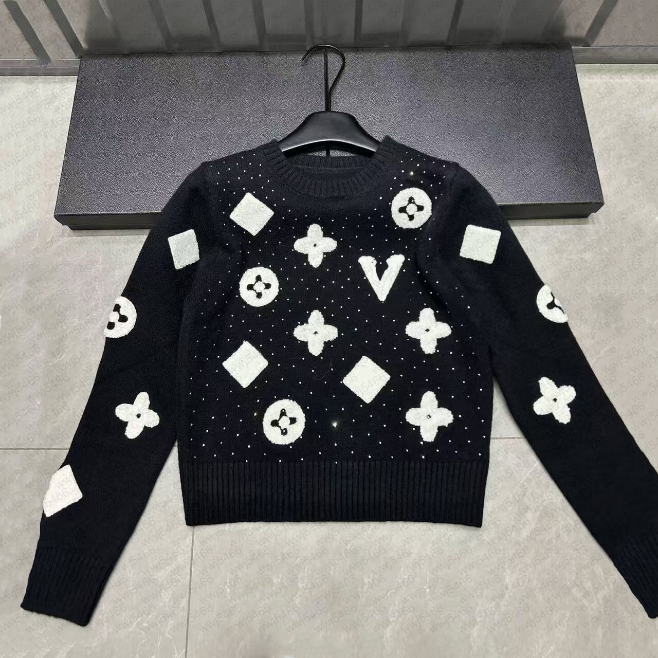 Round-neck pullover women's sweater for autumn and winter, new flocked and rhinestone long-sleeved knitted sweater, a best-selling knitted sweater and top for women #k22