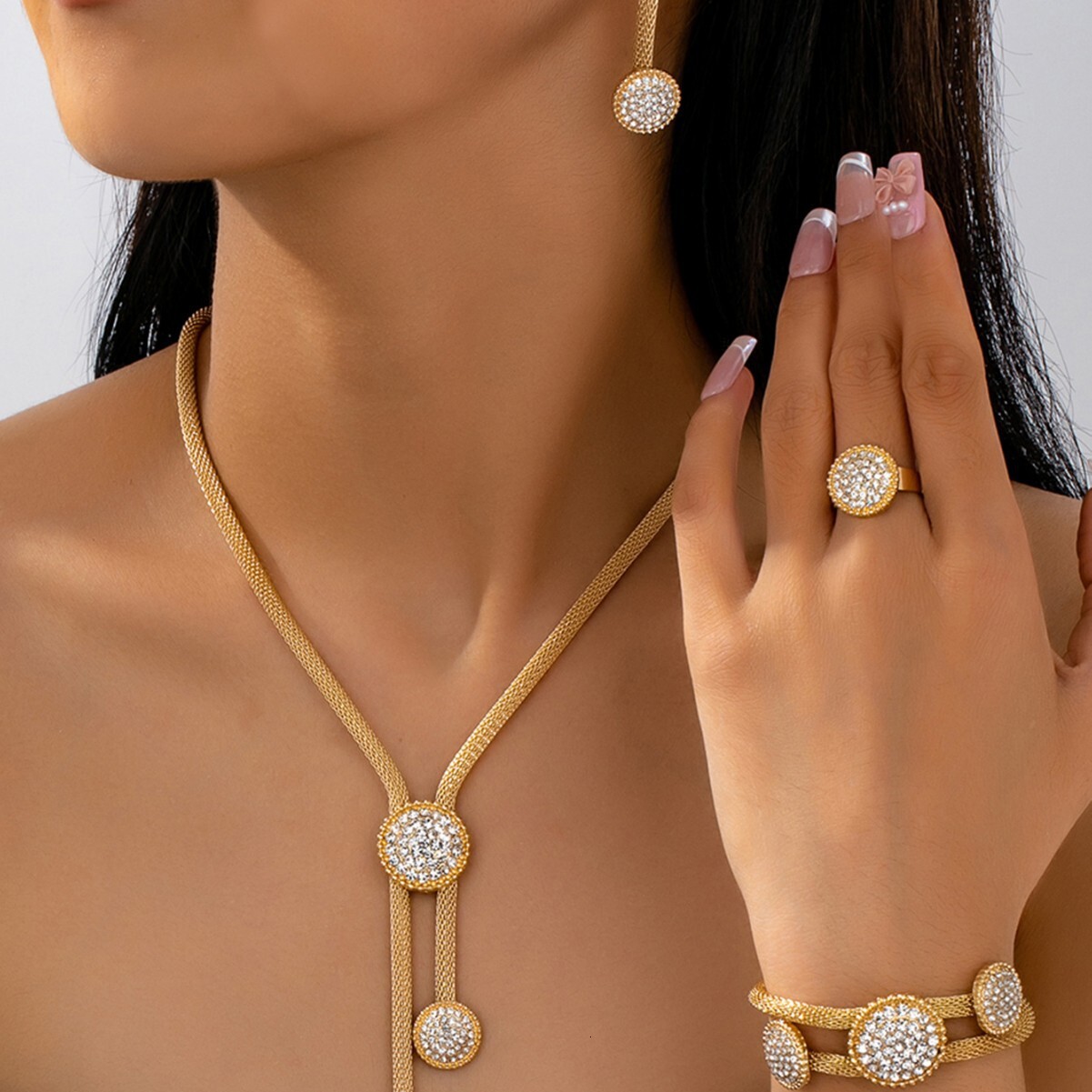 Luxury Fashion Exquisite Design Style New European And American Trendy Round Mesh Chain Handmade Inlaid Zircon Round Pendant