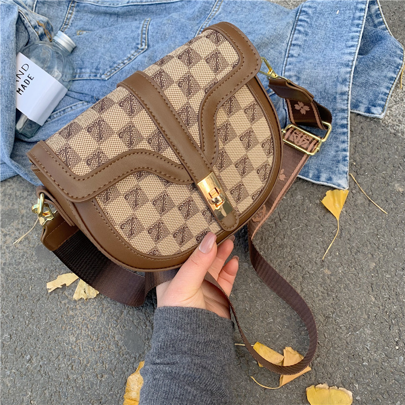 Designer Bag Luxury Bag Hot Free Shipping Designer Shoulder Bags Fashionable Versatile For Woman Shoulder Bag Brown Vintage Flap Packet