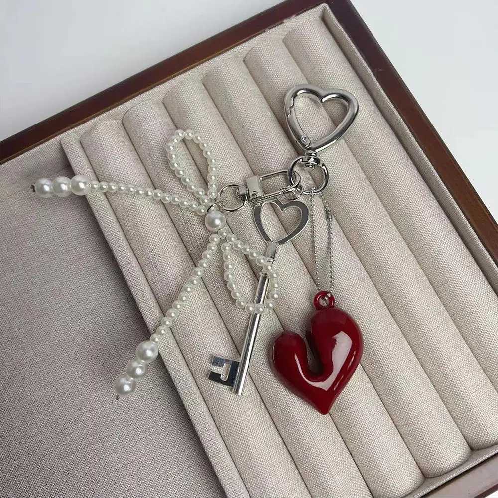 New Fashion Red Love Y2k Keychain Korean Charm Bag Pendant Handmade Beaded Bownot Keyring Vintage Red Metal Hanging AccessoriesT251127