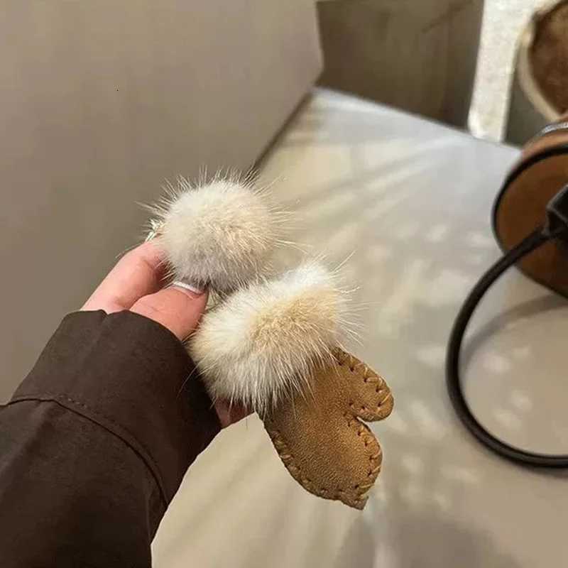 Luxury Fluffy Genuine Mink Fur Mitten Keychain For Women Car Key Chain Bag Backpack Charm Accessories PendantT251127