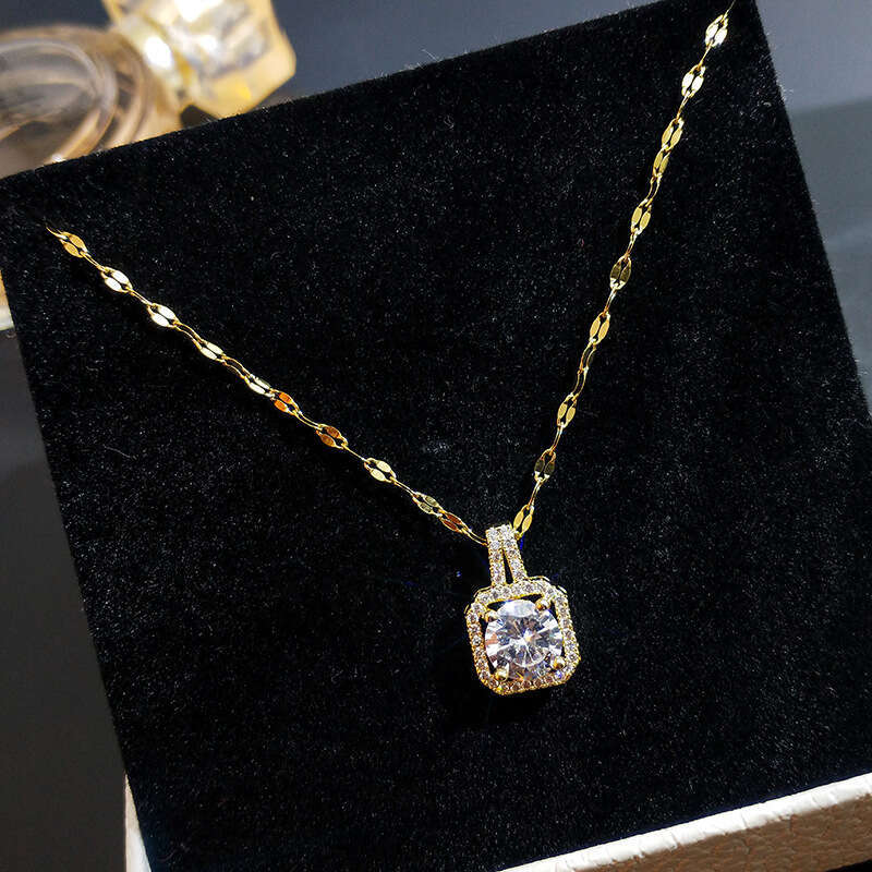 Long style personalized for women, Korean version, internet famous collarbone chain, 2025 new trend, simple and versatile zircon pendant necklace