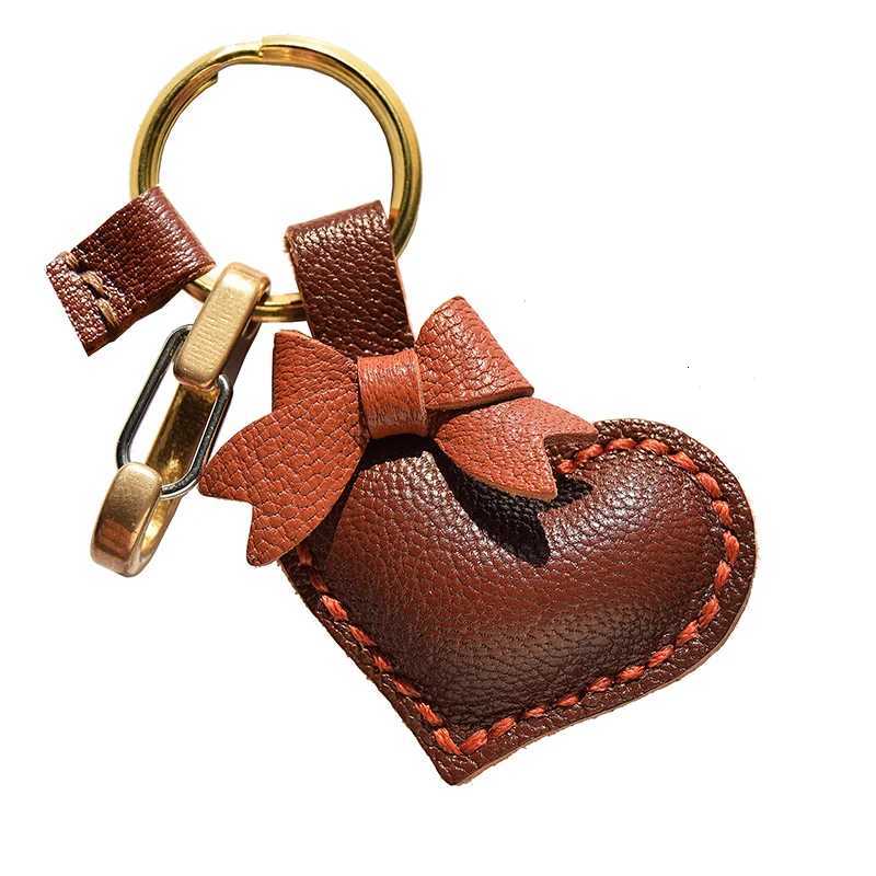 Unique Handmade Leather Keychains Alran Leather Peach Heart Bag Charm Keychain for Women Creative Gift Birthday GiftT251127