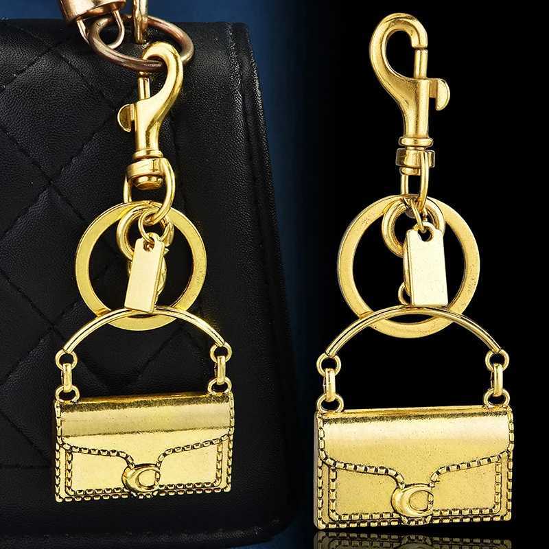Fashion Exquisite Mini Handbag Shape Key Chain Bag Pendant Metal Car Keychain Backpack Decoration Accessories GiftsT251127