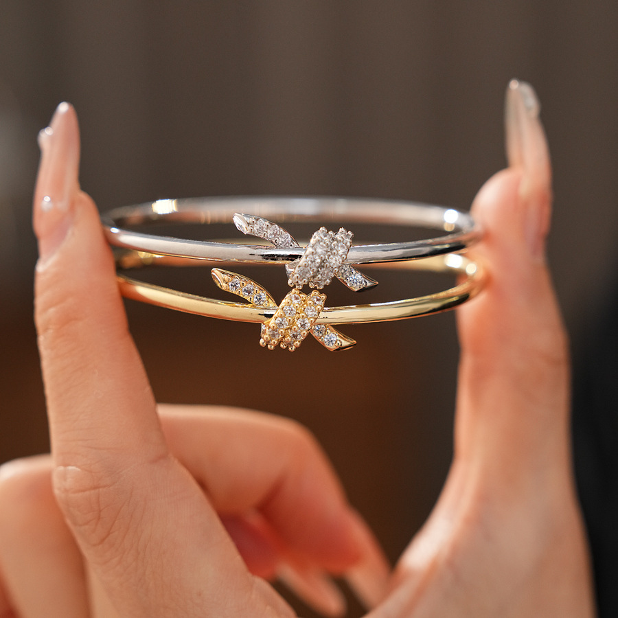 European And American Metallic Zircon Knot Geometric Buckle Bracelet Fashionable And Simple Temperament Niche And High End Handmade Accessories For Wo