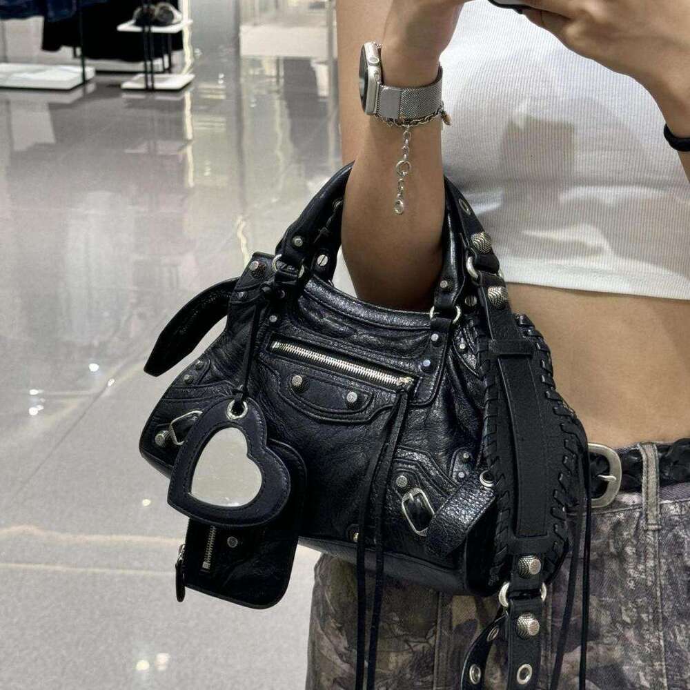 Designer Bag Sweet Cool Spicy Girl Dark Style Rivet Motorcycle 2025 New Fashion Trend High-End Commuter Single Shoulder Crossbody Bag