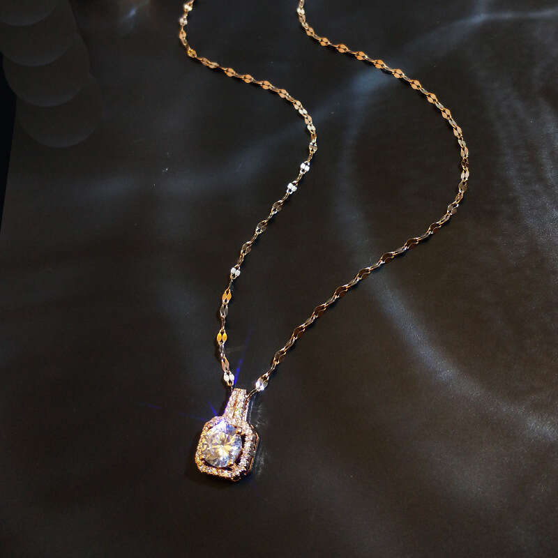 Long style personalized for women, Korean version, internet famous collarbone chain, 2025 new trend, simple and versatile zircon pendant necklace