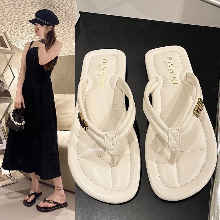 Free shipping designer flip-flops for women, summer outerwear fashion in 2025, flat-bottomed toe clip-toe, internet-famous cool sandals, beach shoes