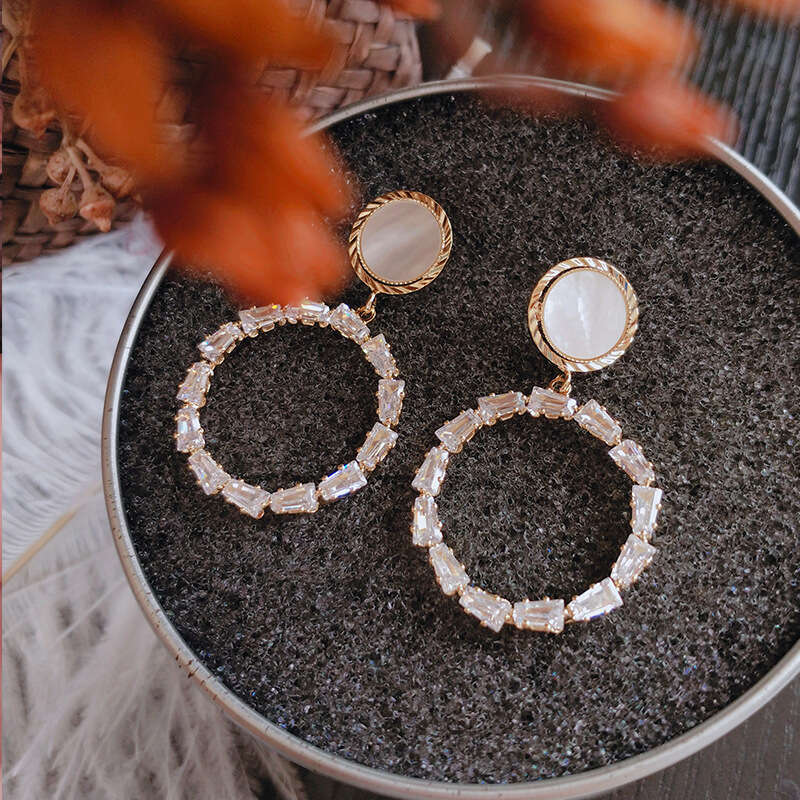 2025 New Trendy Korean Style Circle Internet Celebrity Fashion Earclips No Earholes Exaggerated Sier Needle Earrings
