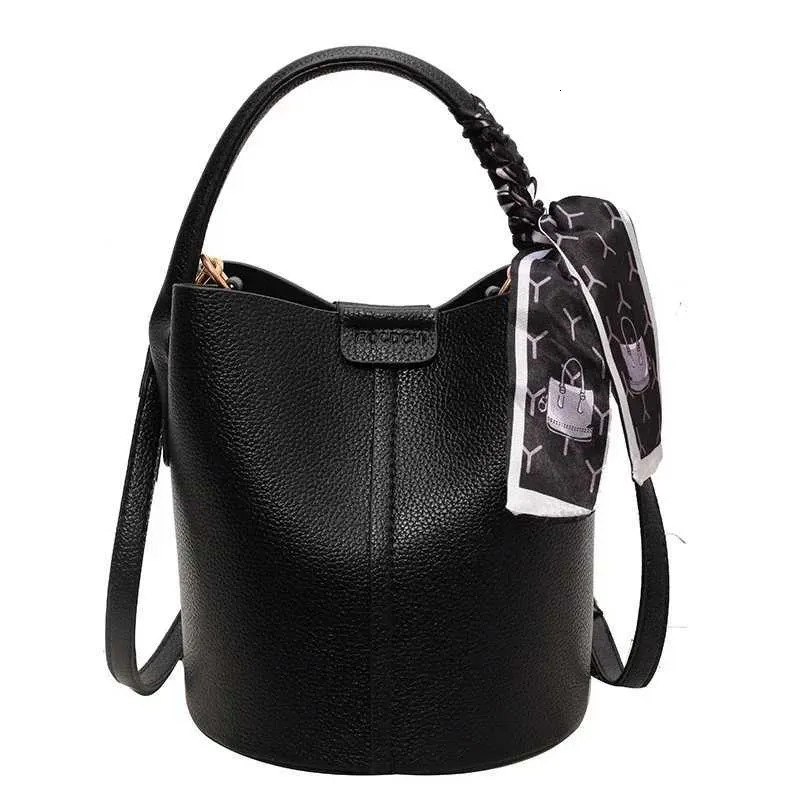 2025S Designer Hot Selg Simplicity High-end Womens Crossbody PU Material Versatile Bucket Bag Fashion Handbag Commutin250222 Shoulder crossbody bag wo