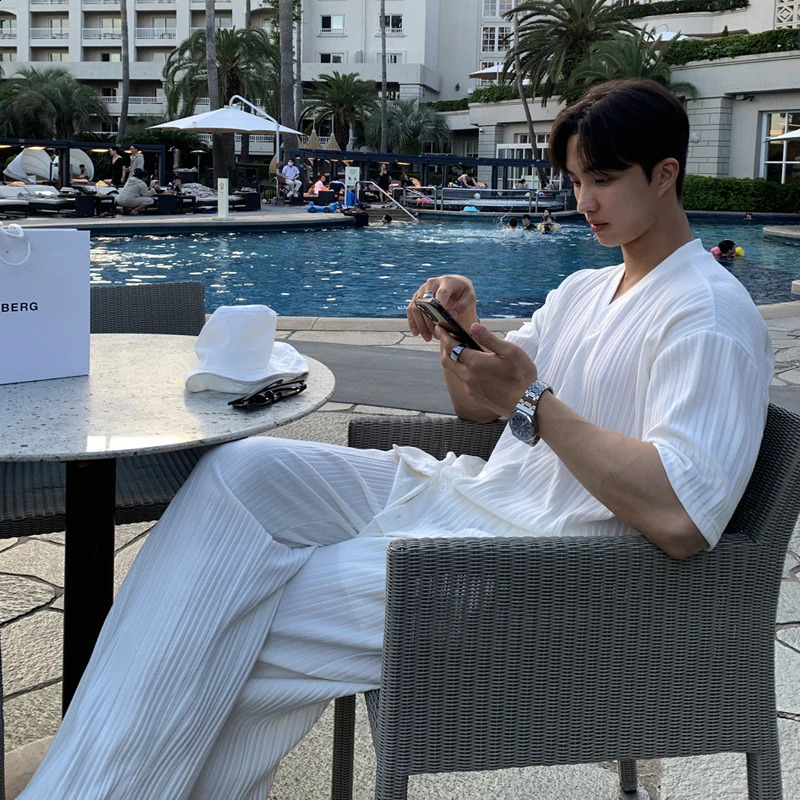 Summer mens loose ice silk set fashionable and casual V-neck short sleeved T-shirt and pants dress two-piece set mens clothing 250422