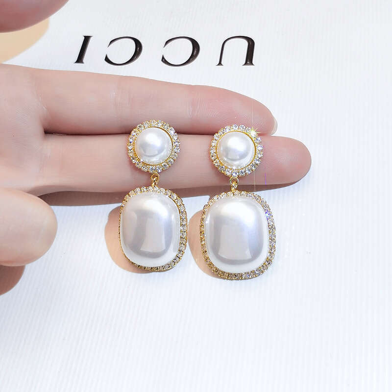 Fashionable Baroque Korean version, simple pearl feminine temperament, personalized earrings, internet famous earrings