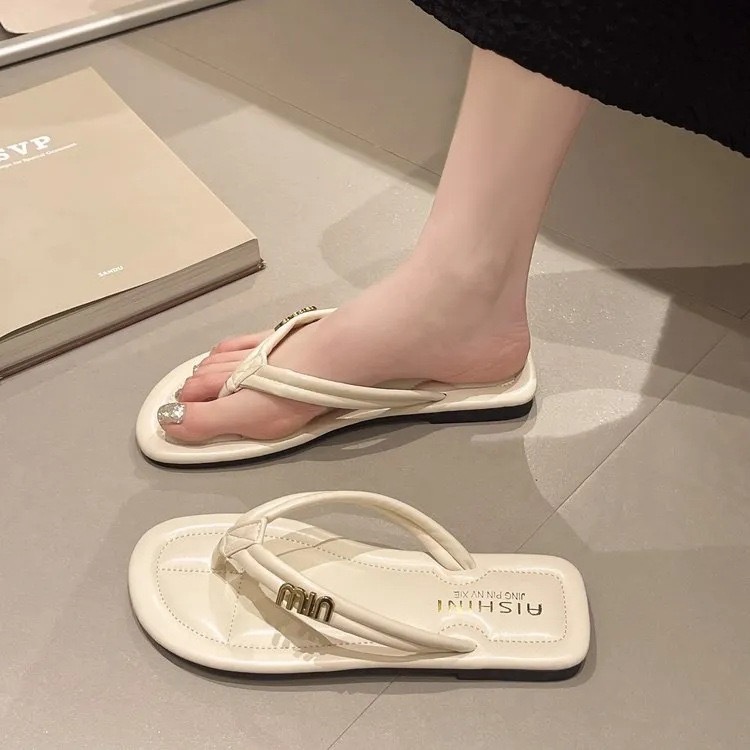 Free shipping designer flip-flops for women, summer outerwear fashion in 2025, flat-bottomed toe clip-toe, internet-famous cool sandals, beach shoes