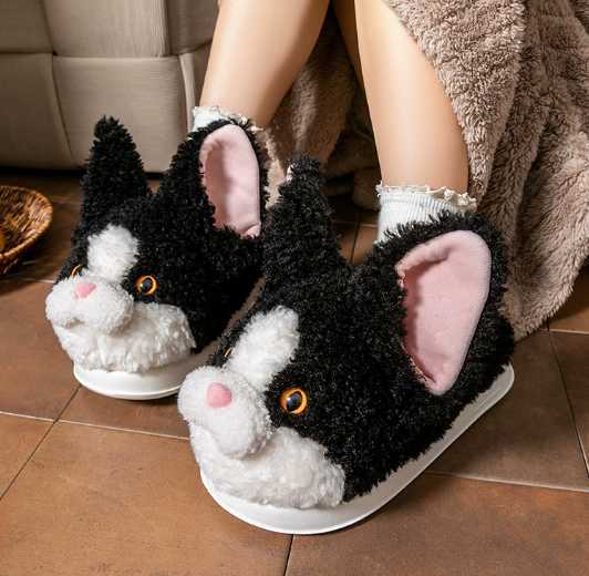 Women's winter cotton slippers with thick soles, providing warmth and comfort. Thick design prevents feet from getting cold. Cute cartoon heel H2