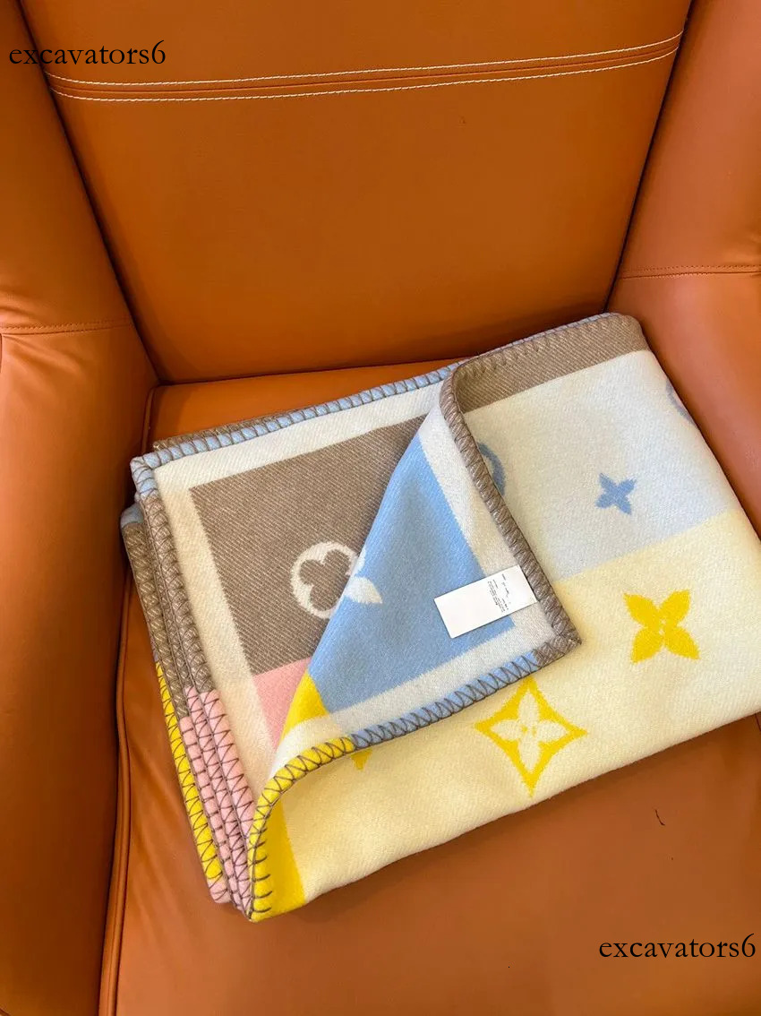 26ss Designer True wool Cashmere thermal blanket Size 100*140cm Children and Baby blankets Indoor Outdoor Classic Alphabet pattern Car travel