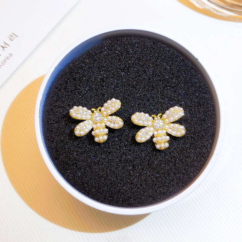 Dia studded pearl bee female sier needle, Korean temperament, internet famous earrings, light , simple and sweet earrings