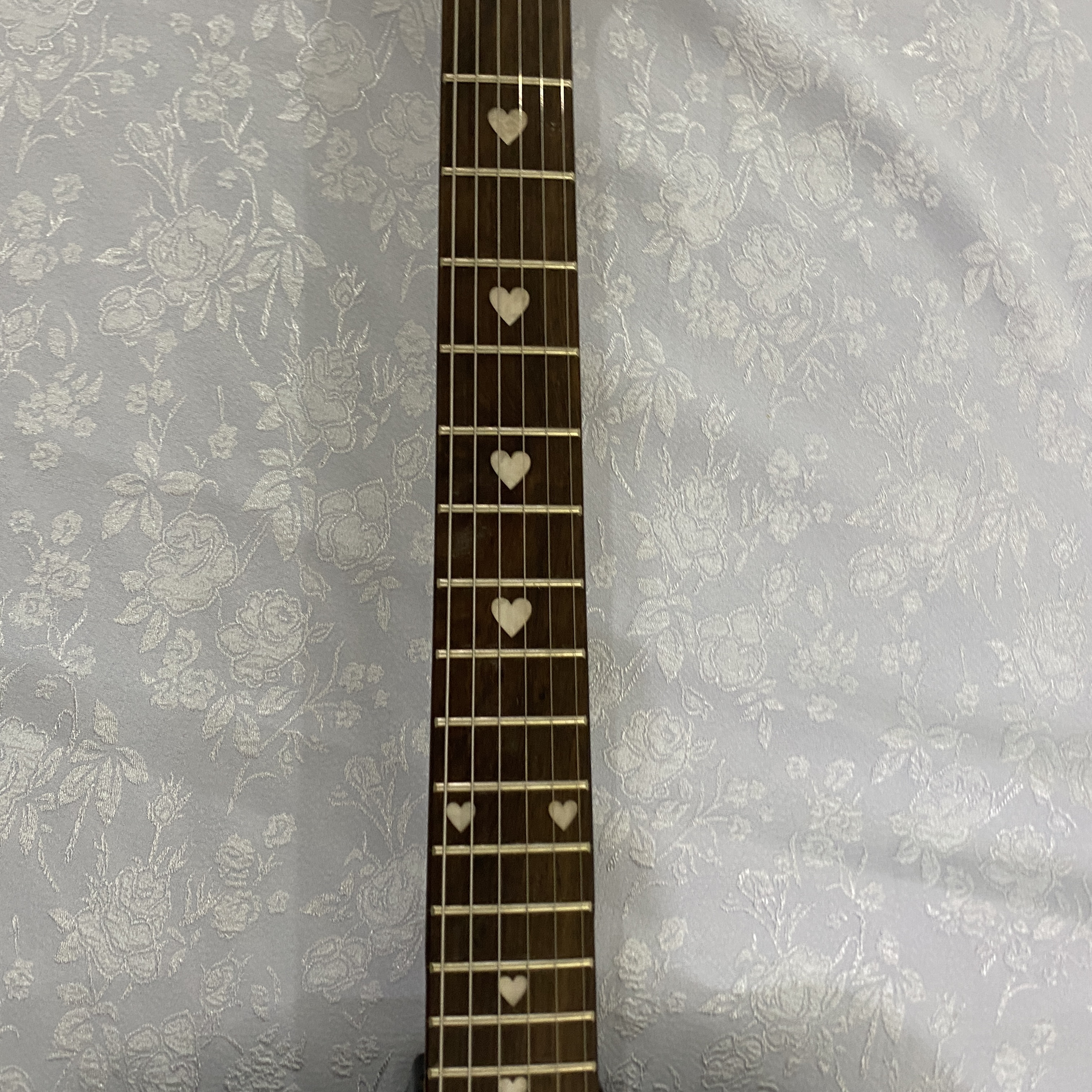 22 fret electric guitar, basswood body, rosewood fretboard, maple neck, chrome hardware, genuine picture, quality guarantee