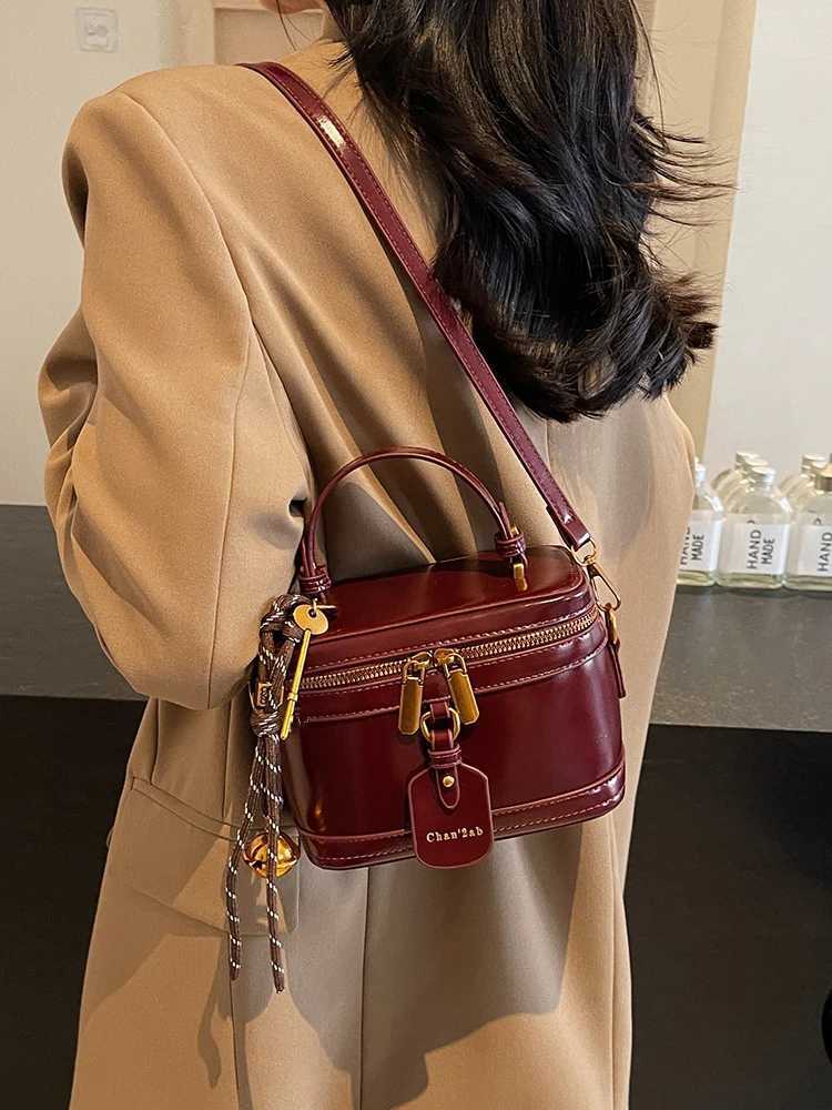 Luxury Burgundy Crossbody Bag 2025 New Womens Double Zipper Letter Design Underarm Bags Elegant High End Ladies Handbag Trend K251127