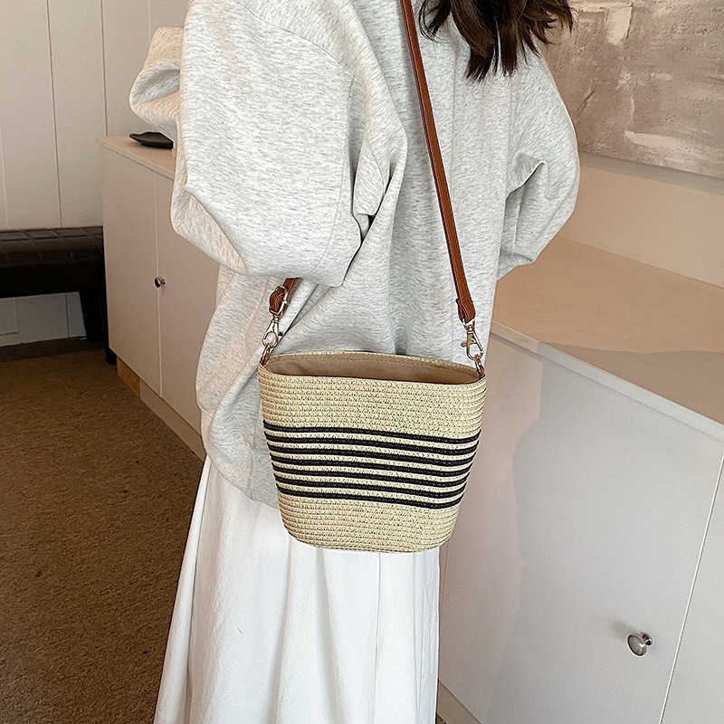 Grass Woven Bag New Summer Leisure Large Capacity Bucket Bag Fashion Seaside Vacation Woven Bag Vegetable Basket