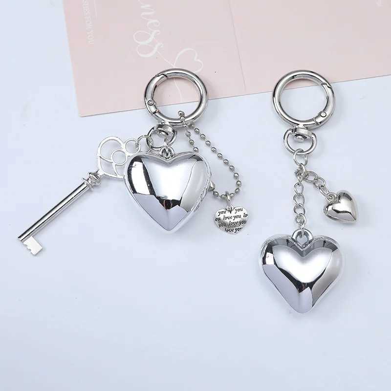 Light Luxury Simple Couple Style Love Car Keychain Handbag Pendant AccessoriesT251127