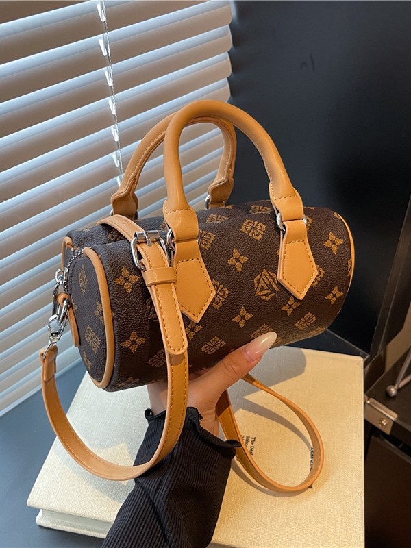 hot Free delivery designer bag Fashionable and comfortable handbag simple and personalized handbag