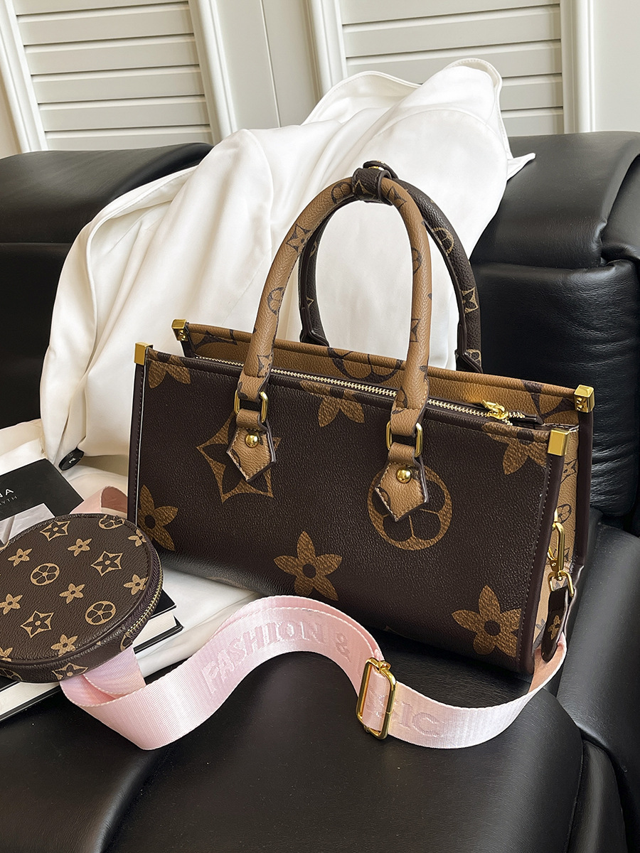 new Free delivery designer bag Fashionable comfortable simple handbag casual daily commuting bag