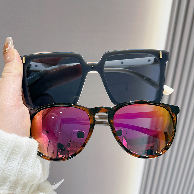 6 pairs of unisex stylish sunglasses as accessories, perfect for daily wear and matching with outfits.