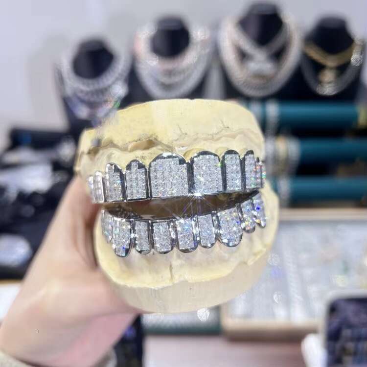 Luxury Silver Custom Made Mystery Setting Diamond Teeth Grillz Jewelry Princess Cut Moissanite Iced Out Grillz for Teeth
