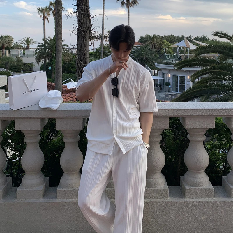 Summer mens loose ice silk set fashionable and casual V-neck short sleeved T-shirt and pants dress two-piece set mens clothing 250422