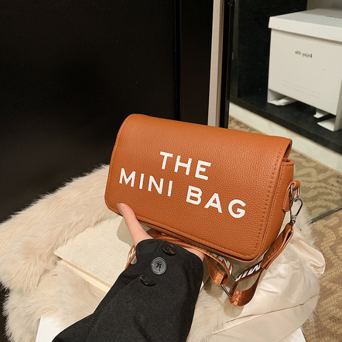 Free shipping Designer bag Fashionable popular trend brand casual version shoulder personalized womens crossbody bag