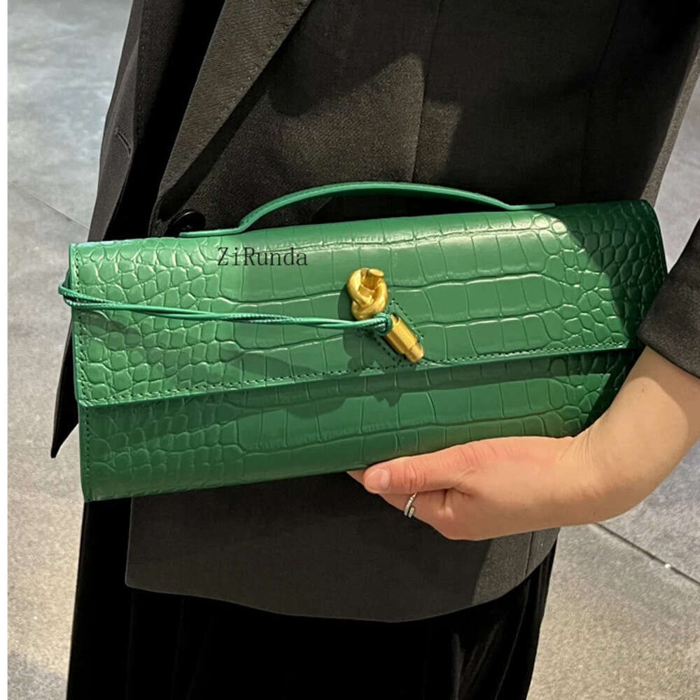 Women's handbag, underarm bag, high-end shoulder messenger bag.