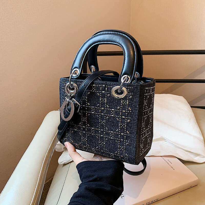 Diamond inlaid mini Daifei hand-held crossbody small 2024 new banquet bag, diamond fashionable rhinestone sparkling bag for women