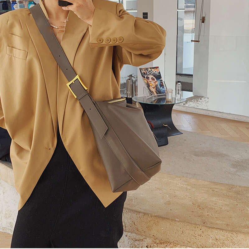 Designer Women's Shoulder Bag Stylish Slouchy Design Adjustable Strap Trendy Minimalist Fashion Daily Carry School and Workplace Elegant Practica