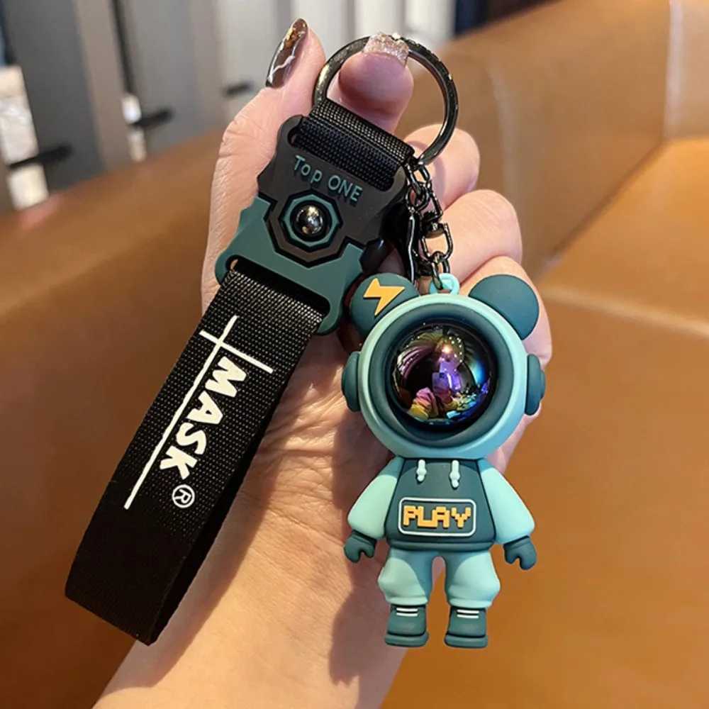 Cartoon Lightning Bear Keychain Cute Astronaut Bear Doll Keychain Bag Pendant Couple Car Key Ring Creative Bag Charm GiftPendantT251127